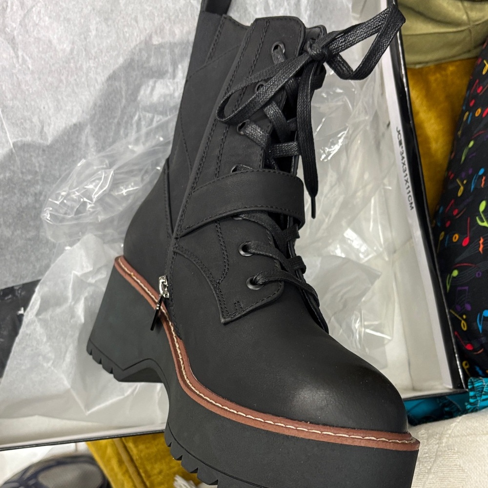 Stylish Black Lace-Up Women's Boots